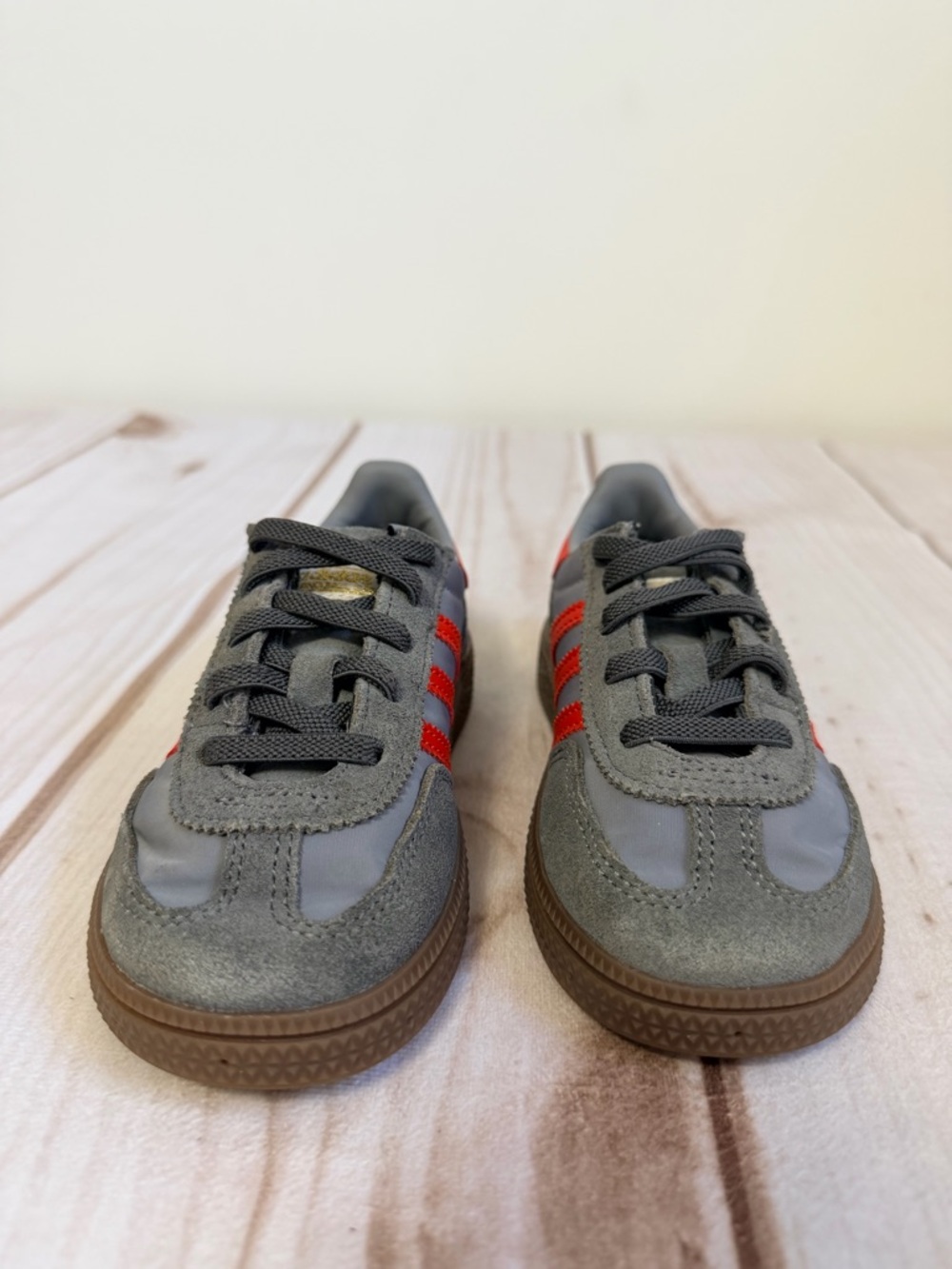 Adidas Kids Gray & Red Handball Spezial Sneakers Size 10 Elastic Lace Slip One - Picture 3 of 9